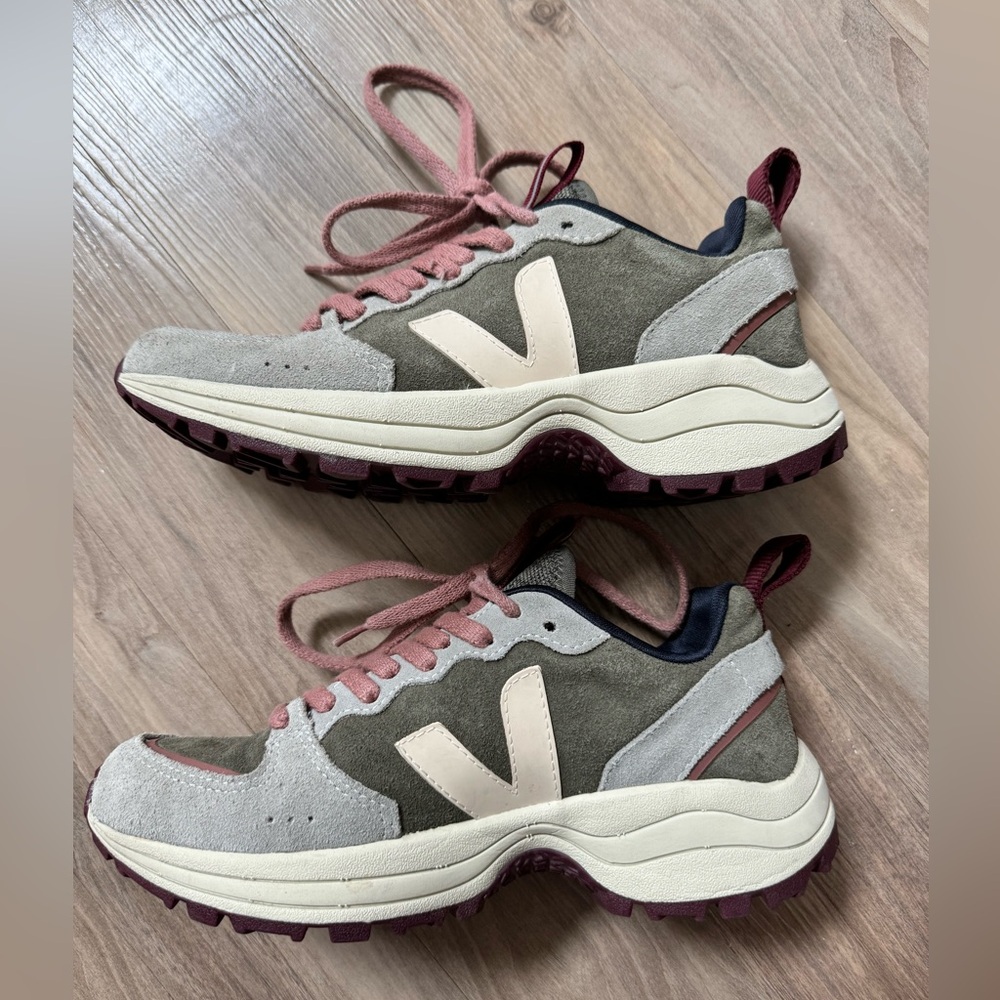 Veja Venturi Suede Sneakers